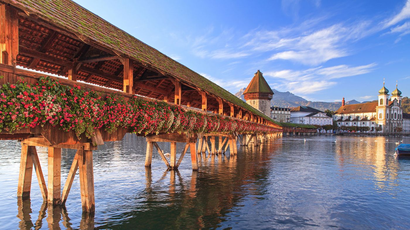 Nachbarschaft The Hotel - Kapellbrücke Begehbares Bilderbuch