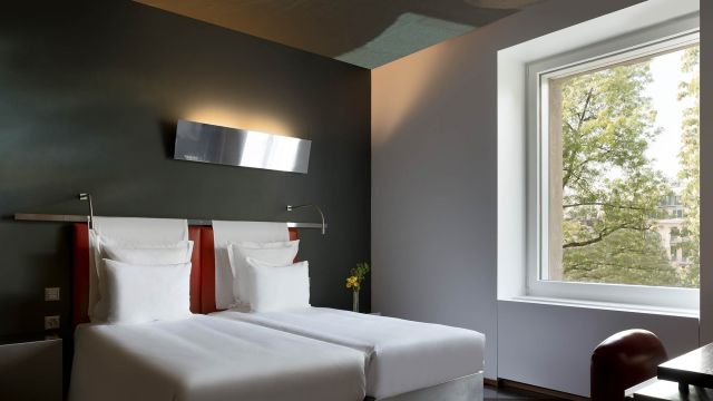 Standard Zimmer The Hotel Luzern Schlafbereich
